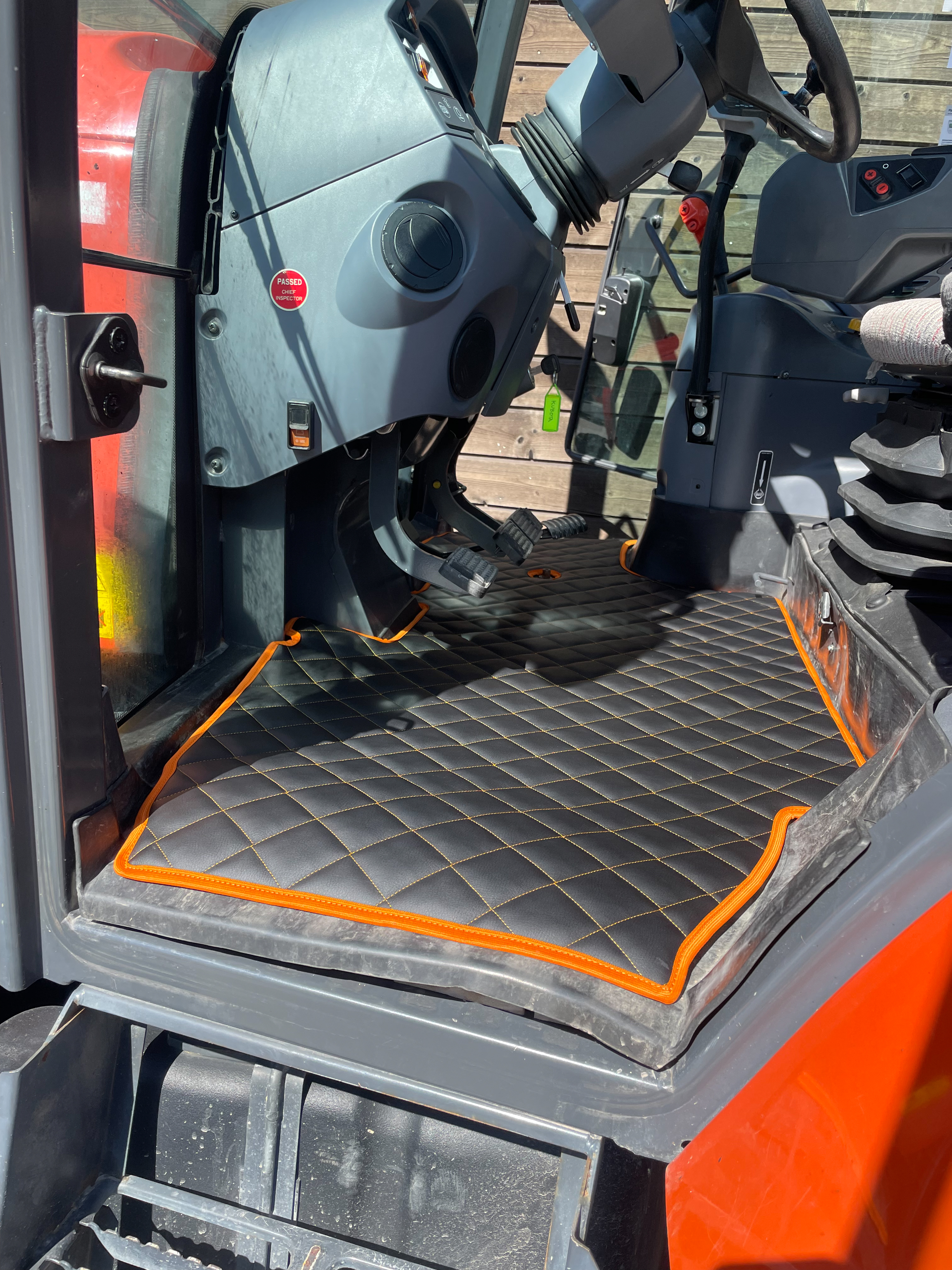 Floor mat Kubota M4062,M5091,M5111 - Diamond - 5