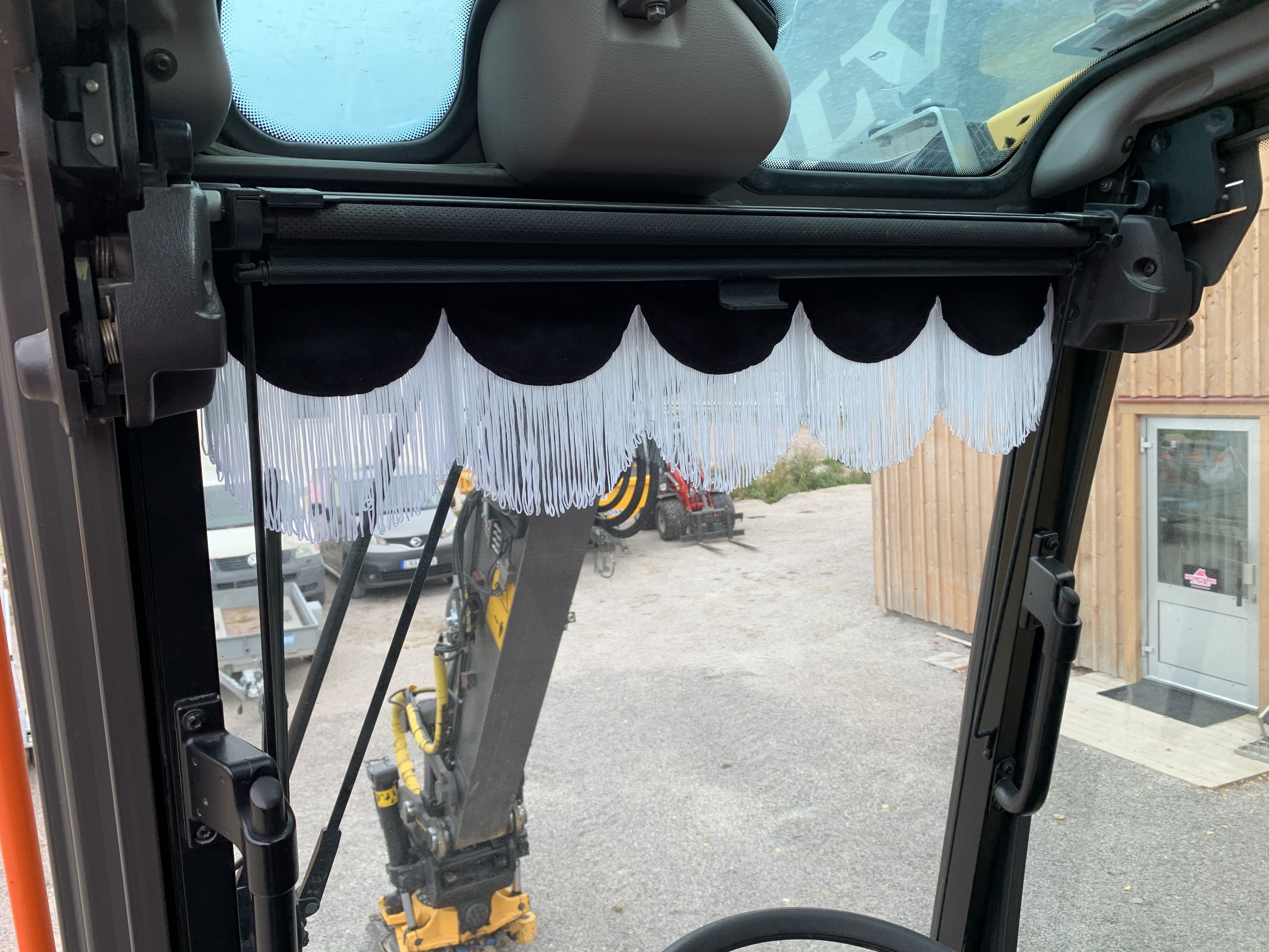 Kurvigframrutegardin Grävmaskin Universal - 5