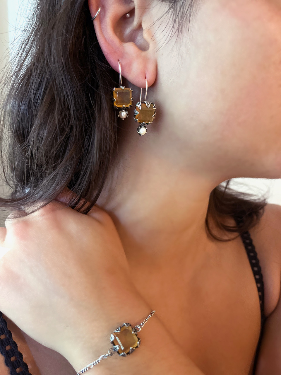 HANG SQUARE LEMURIA IN FILIGREE W PEARL UNDER - 2
