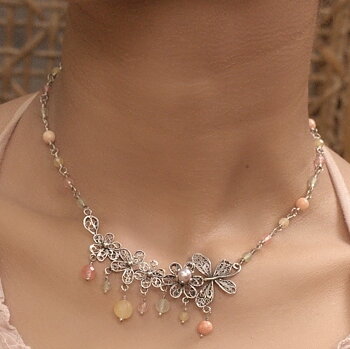 RETROCHIC MIXED TWIST NECKLACE W. SPRING BOUQUET