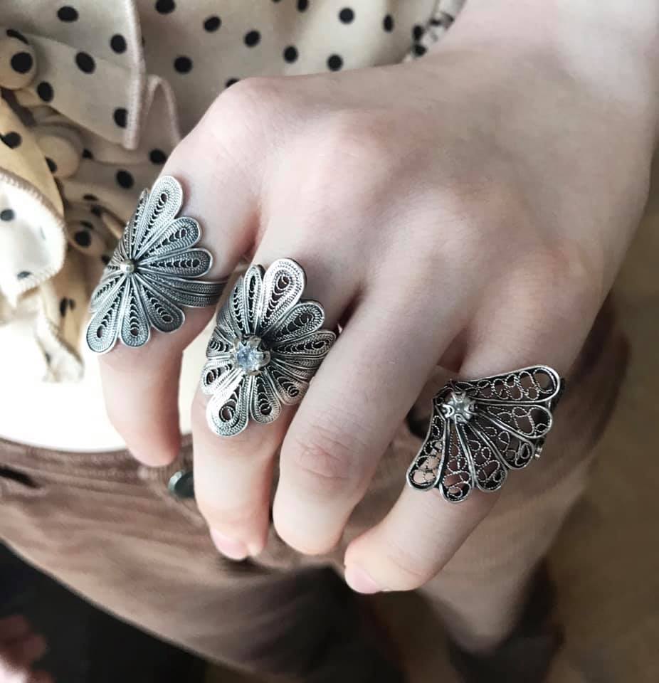 OBLONG TEARLEAF FLOWER RING W. ZIRCONIA - 7