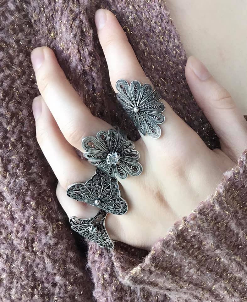 OBLONG TEARLEAF FLOWER RING W. ZIRCONIA - 6