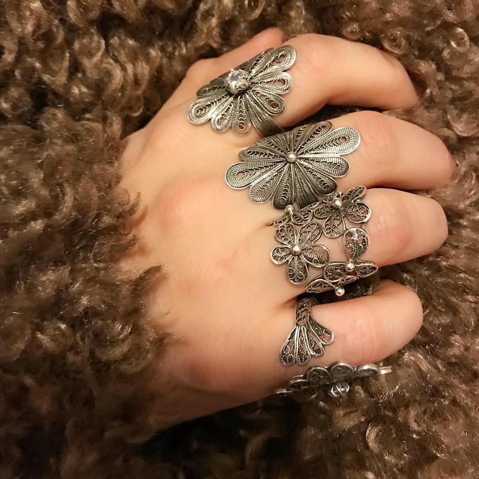 OBLONG TEARLEAF FLOWER RING W. ZIRCONIA - 4