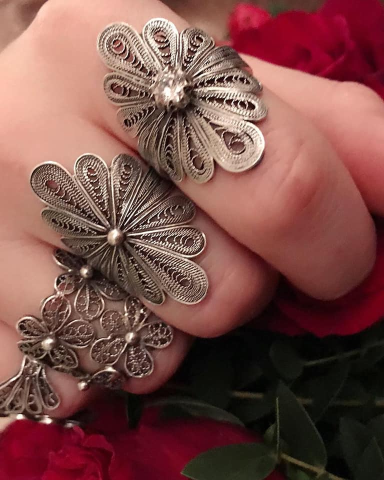 OBLONG TEARLEAF FLOWER RING W. ZIRCONIA - 5