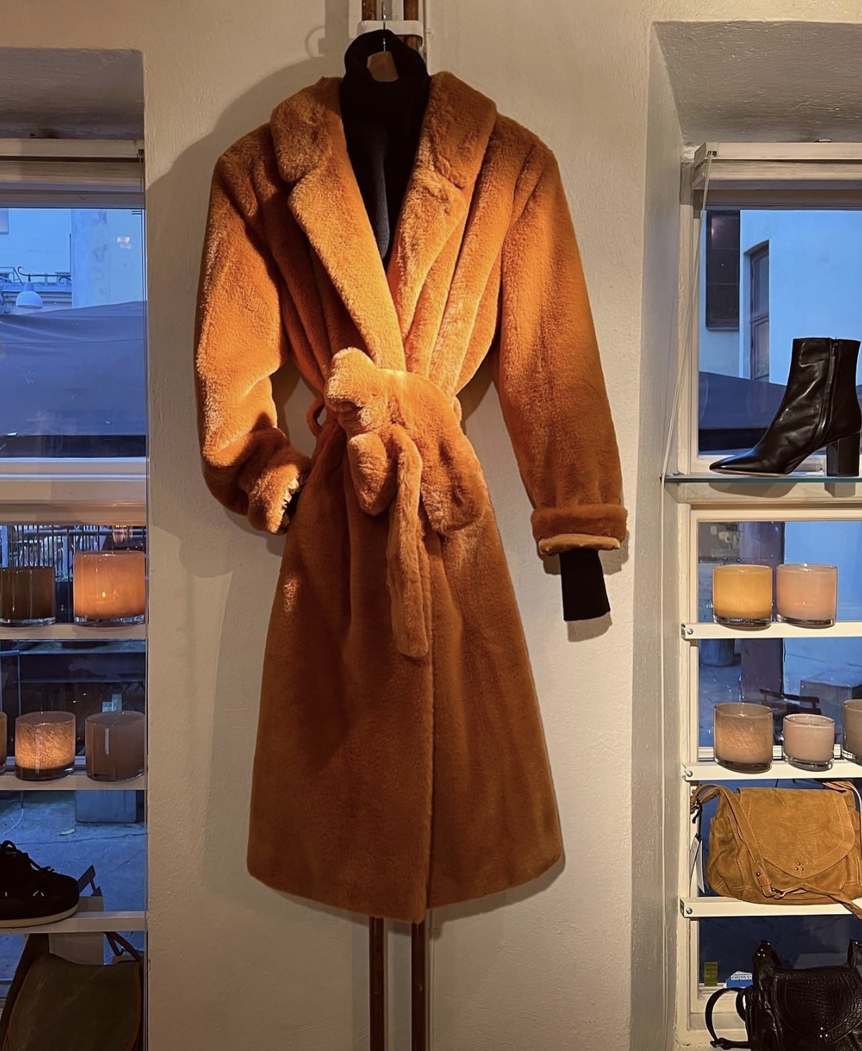 Fuskpälskappa Cognac från Twinset  - 3