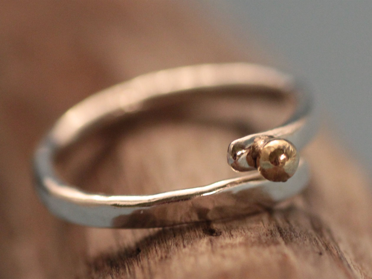 Ring med guldkula 18K