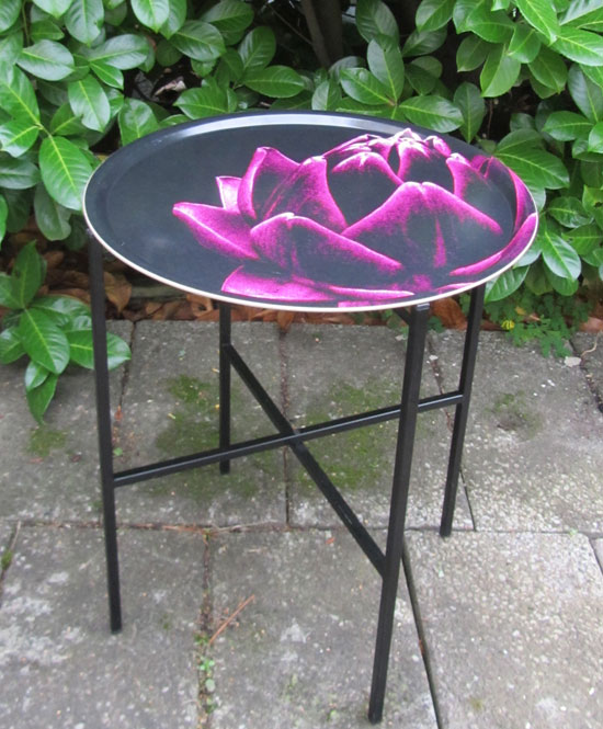 Tray table 