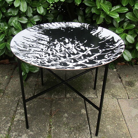 Tray table