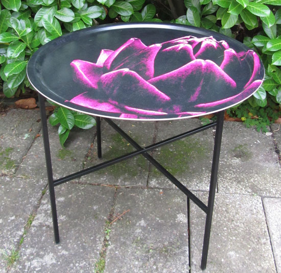 Tray table 