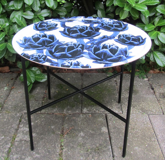 Tray table 