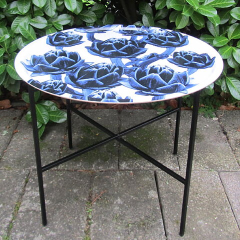 Tray table