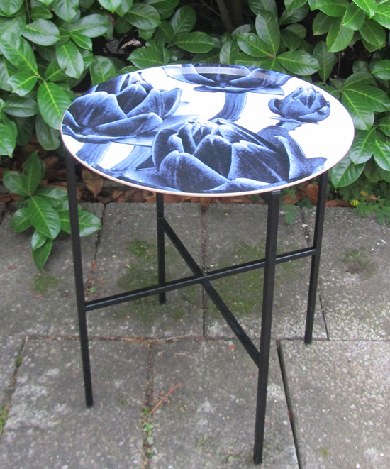 Tray table 