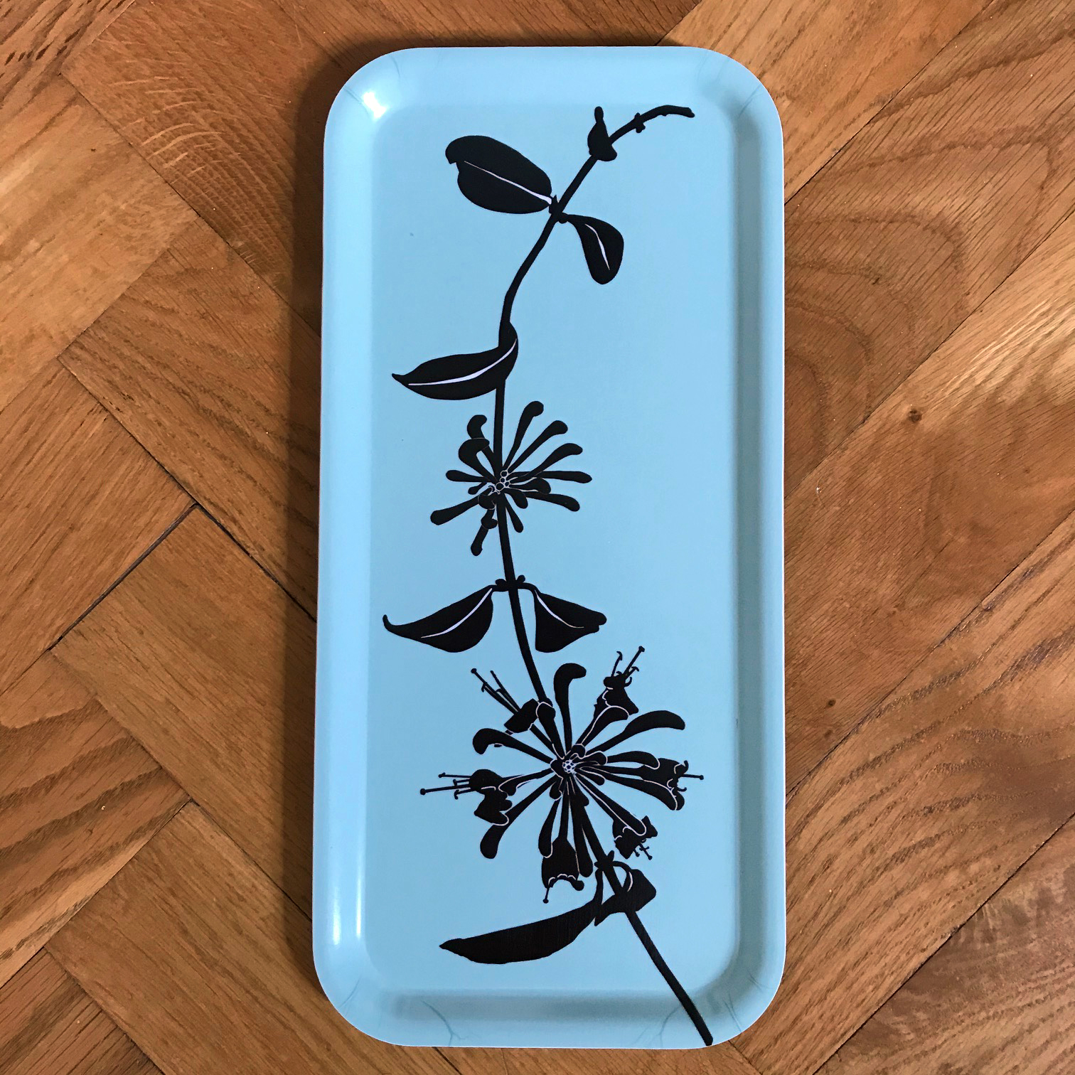 Tray honeysuckle