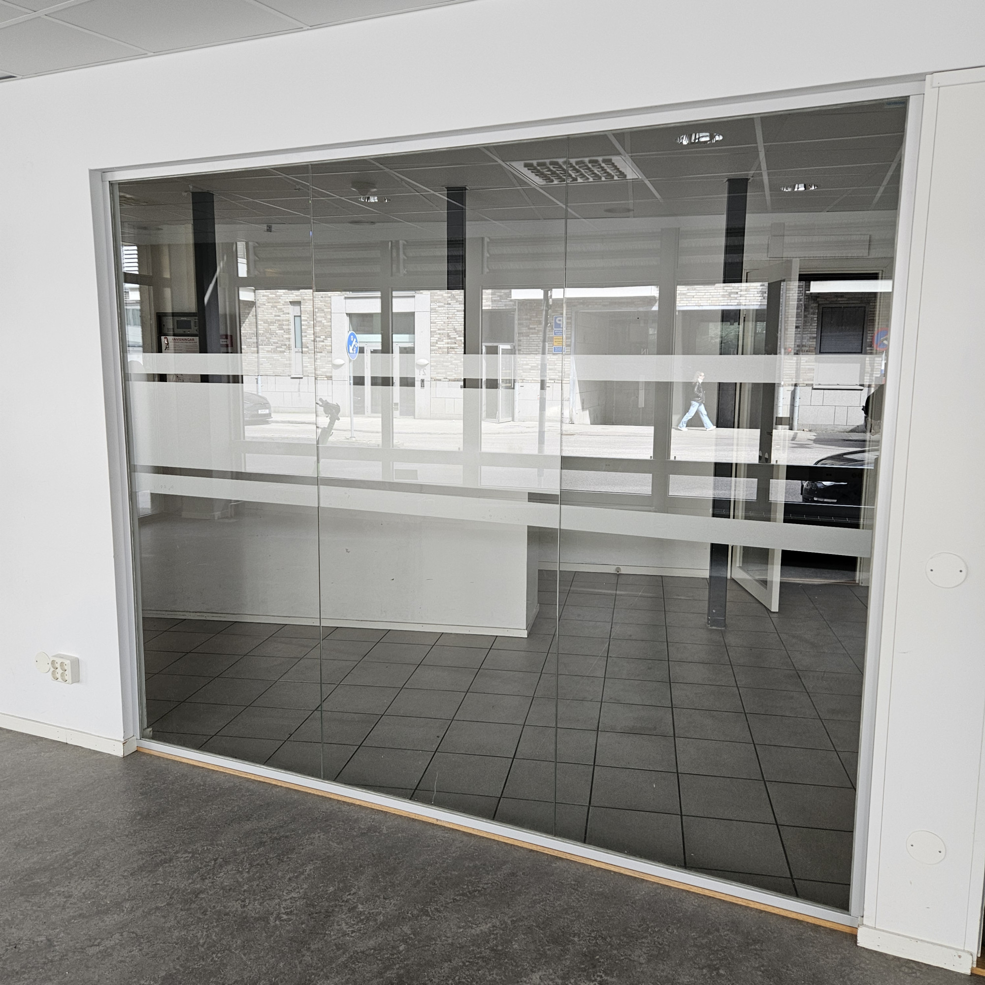 Glaspartier / Härdat glas 10mm (ca 226x225cm)