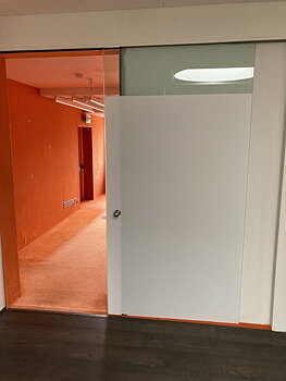 Skjutdörrar + fasta glas, 4st kontor ca 1550x275cm