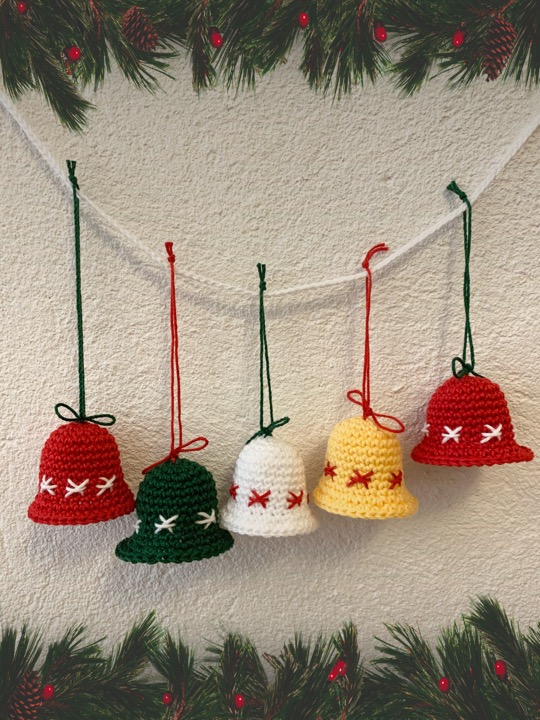 Pattern crocheted Christmas decorations - 3