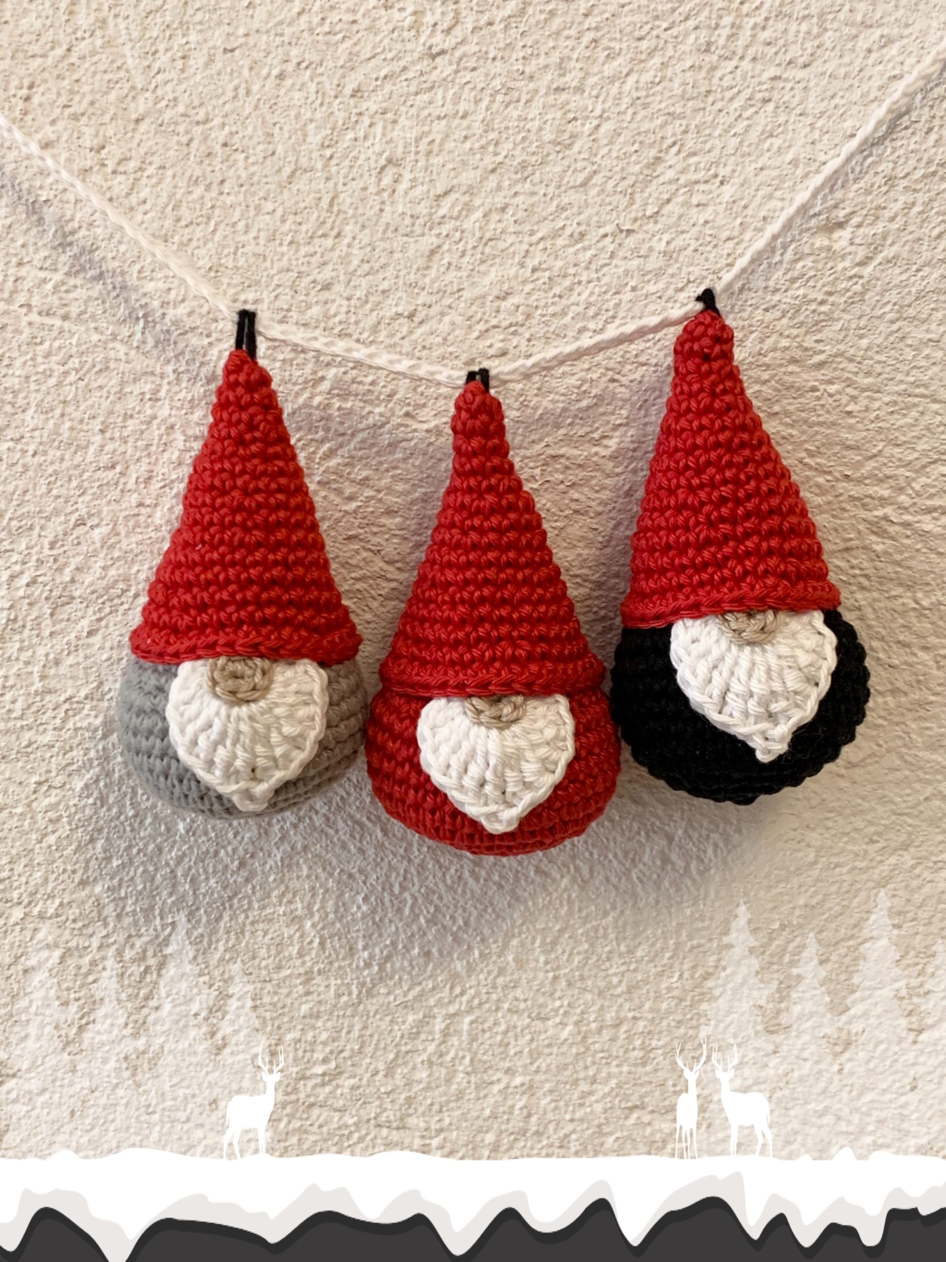 Pattern crocheted Christmas decorations