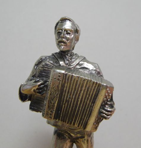 Man + Dragspel - 3