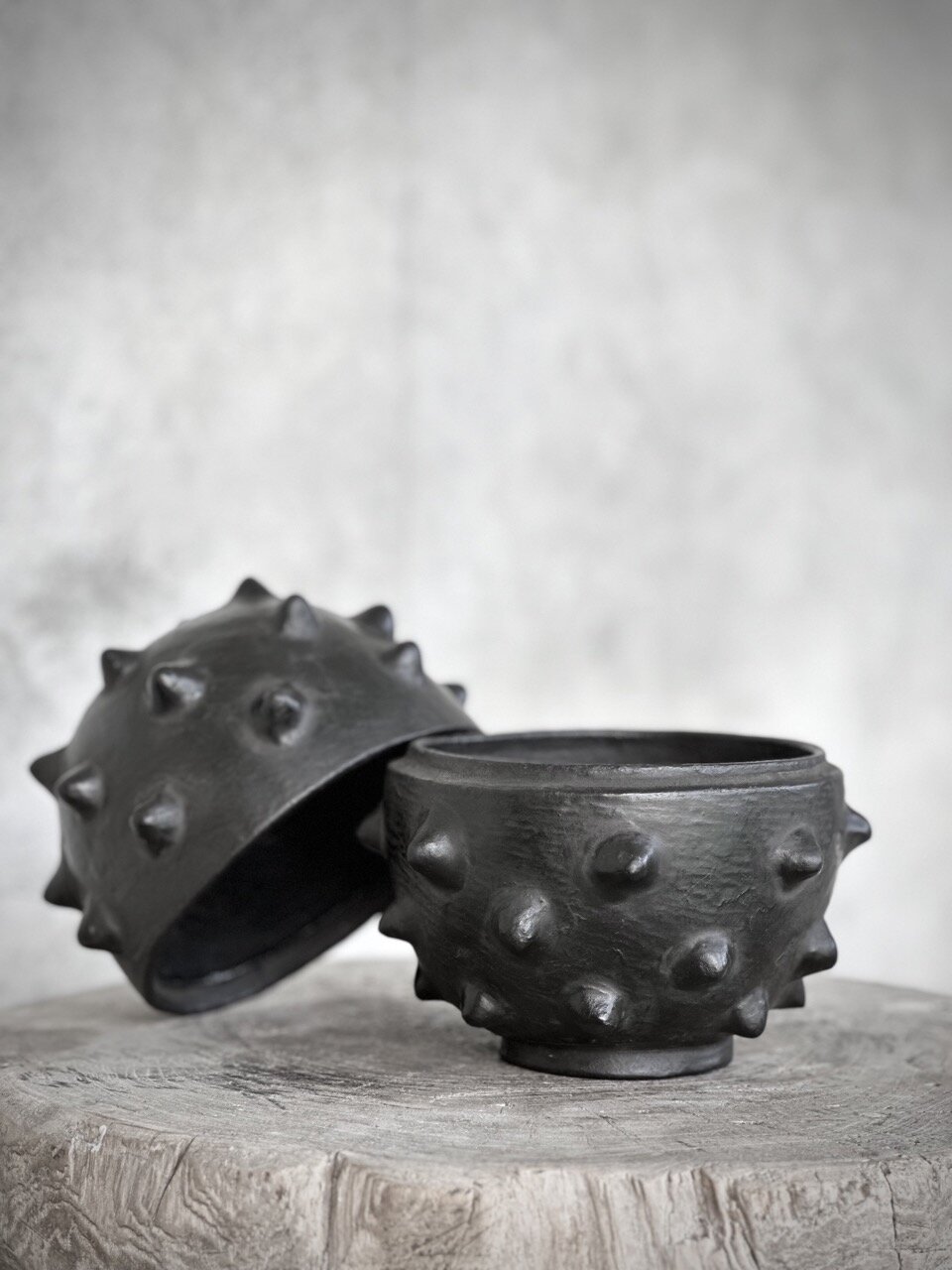 KAJU round box with dots, black antique  - 2