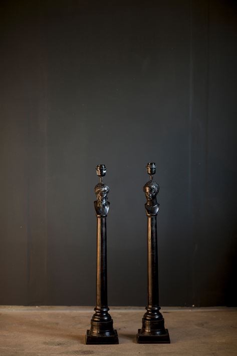 A. Lampa dam och herre
