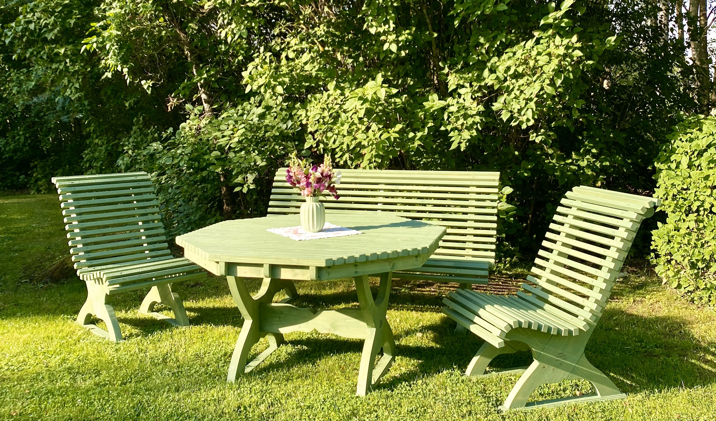 Trädgårdsrelaterade snickerier i egen design! En liten gårdsbutik  och kurser inom både snickeri och trädgård! 