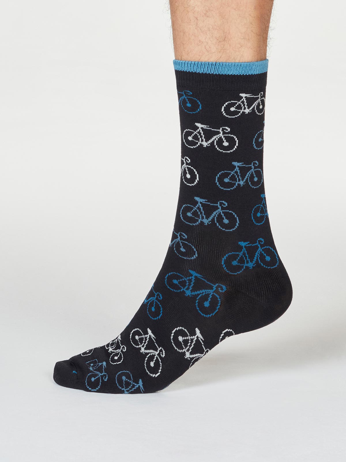 REA! Bambustrumpor med cykelmönster i presentpåse - 2