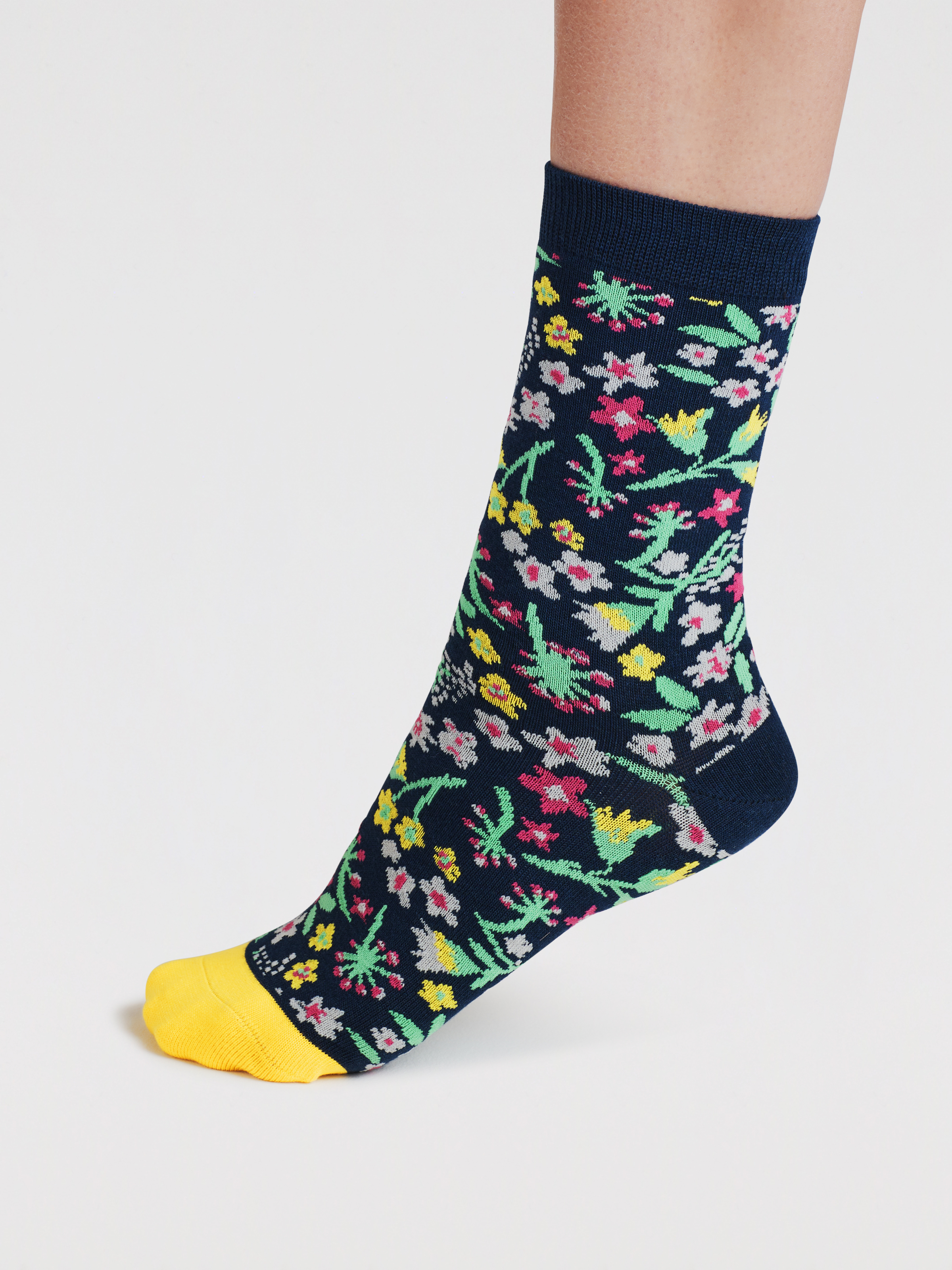 Presenttips! 7-pack bambustrumpor med blommiga mönster - 2