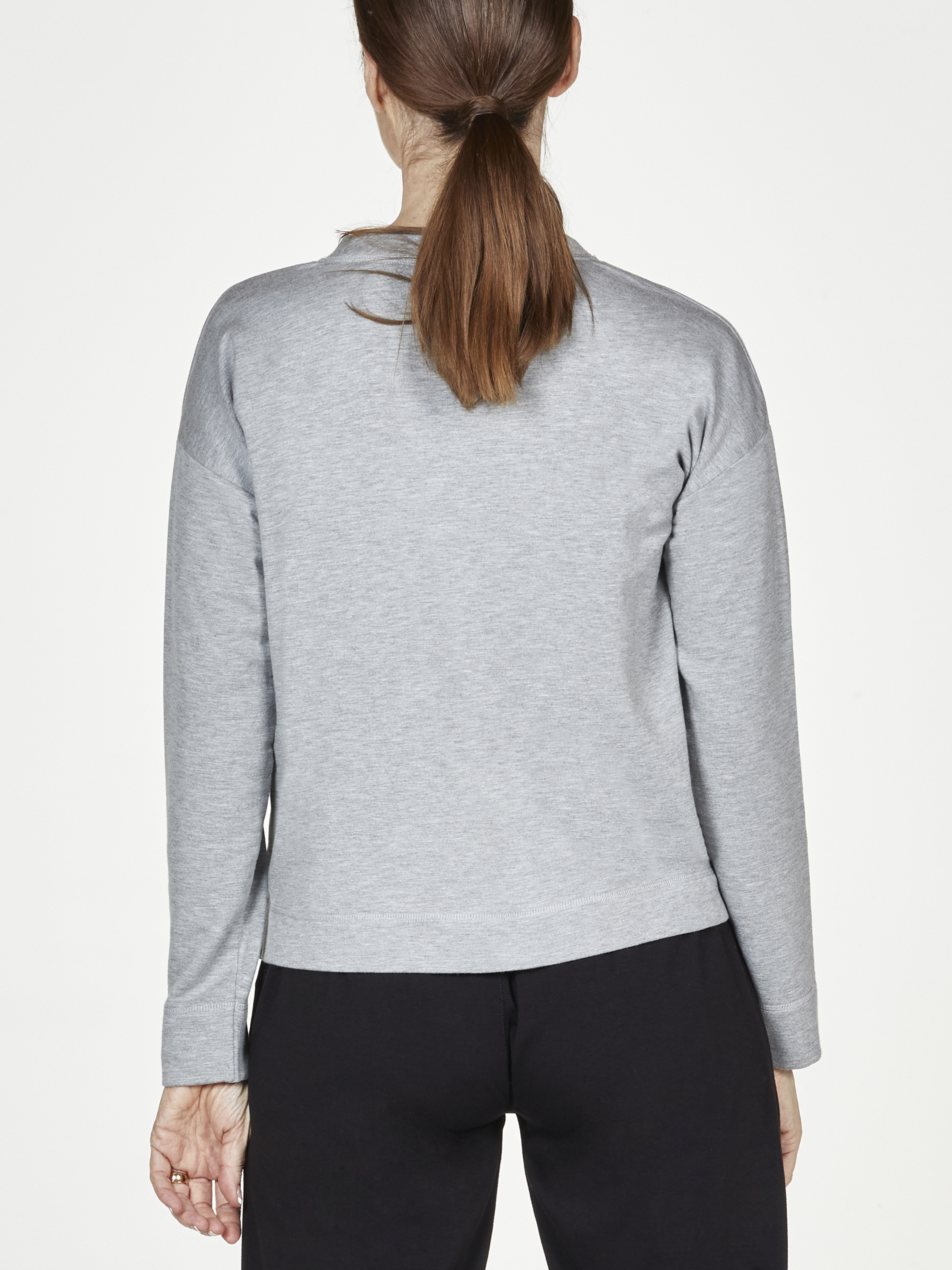 REA! Grå sweater i bambu från Thought - 4