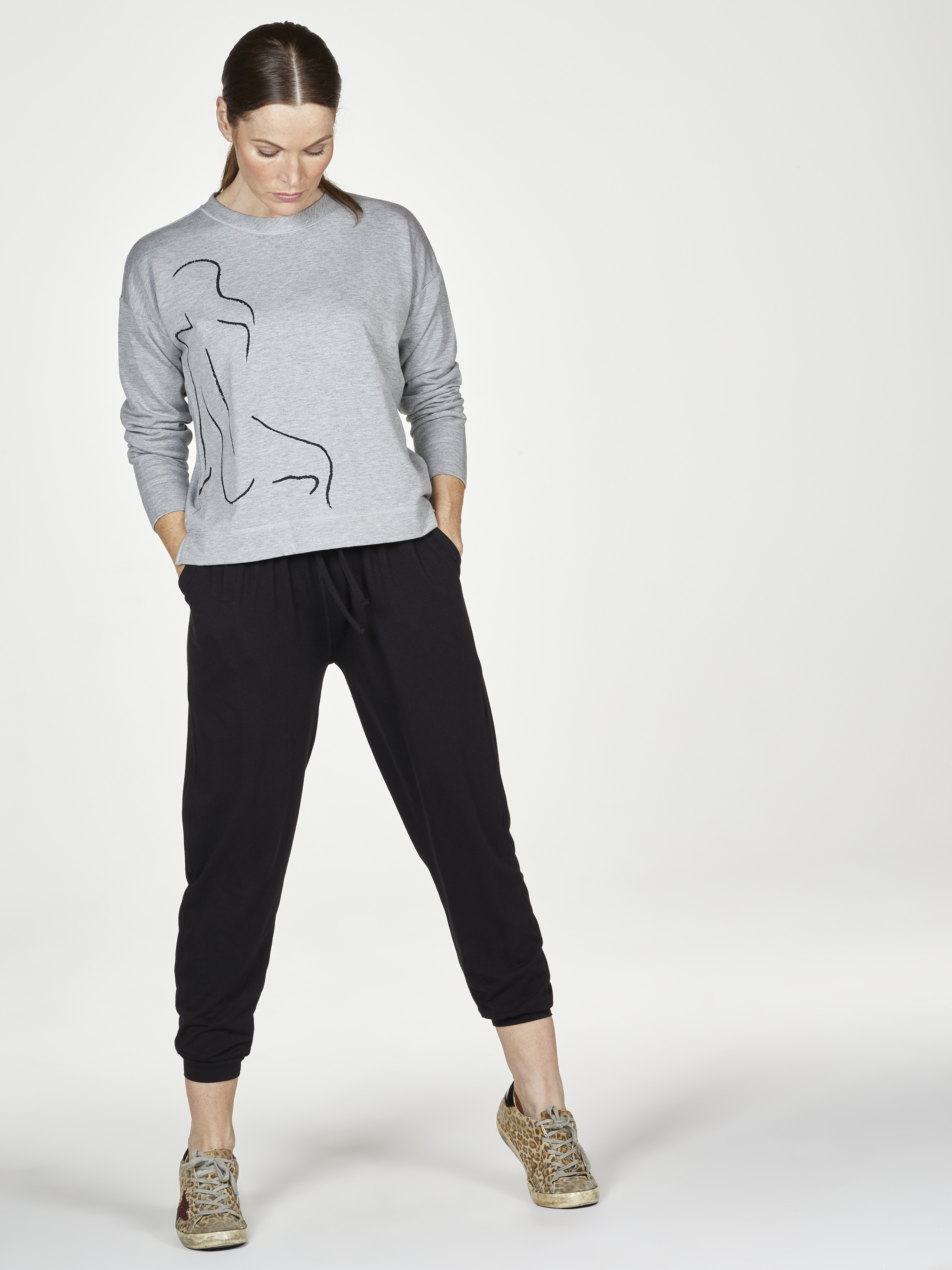 REA! Grå sweater i bambu från Thought - 2