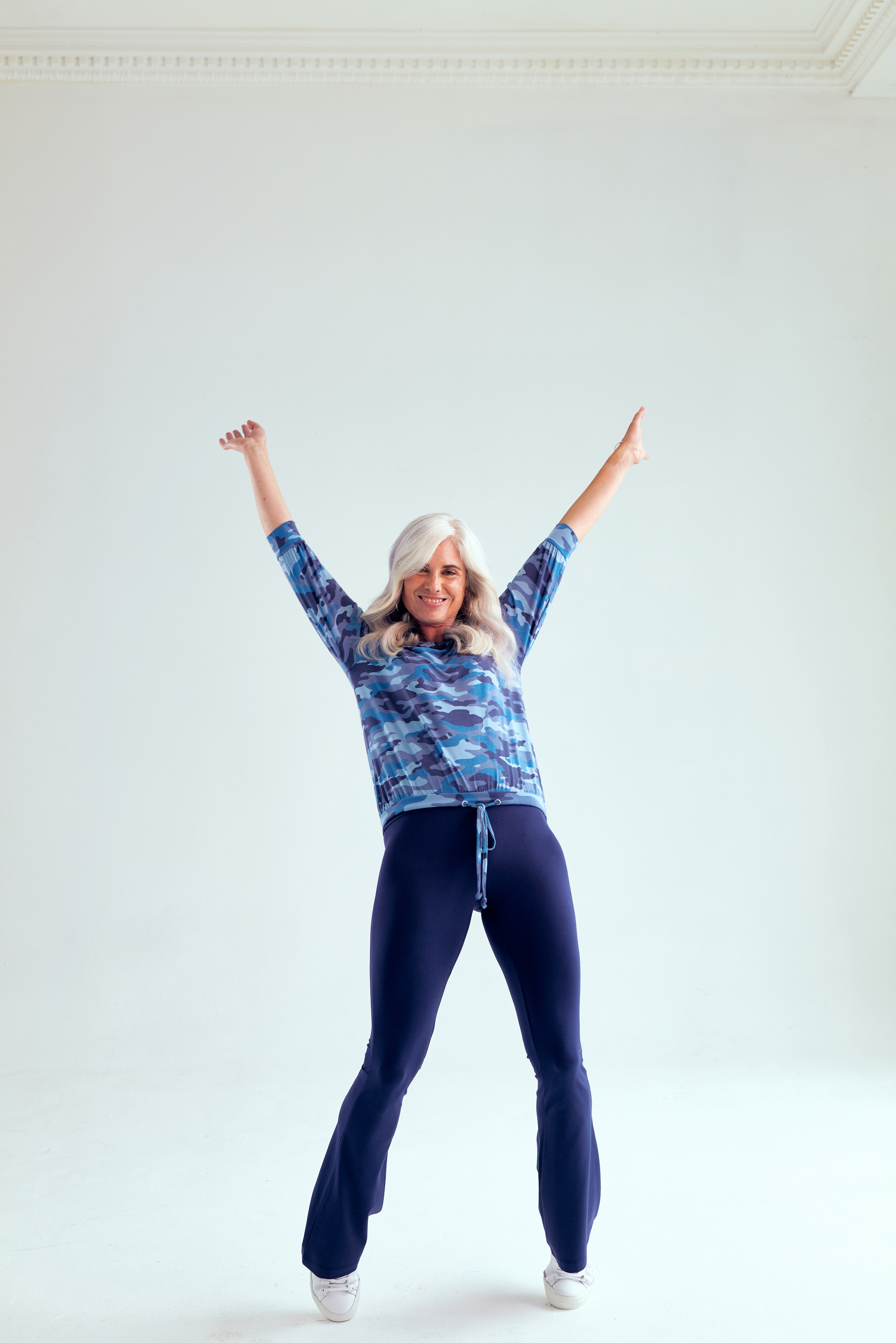 "Embrace Tee" yogatopp i bambu - Kamoflage - 2