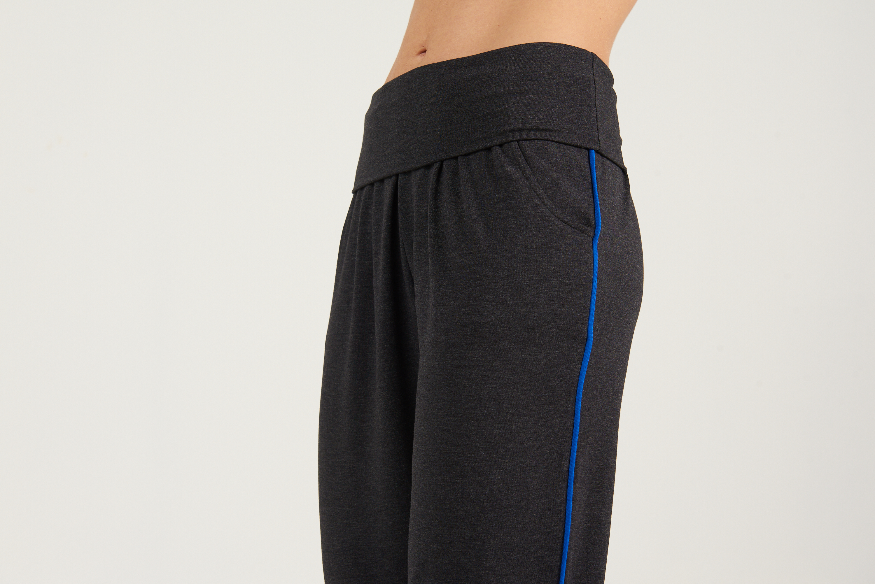 REA! Yogabyxor i bambu från Asquith - Mörkgrå - 5