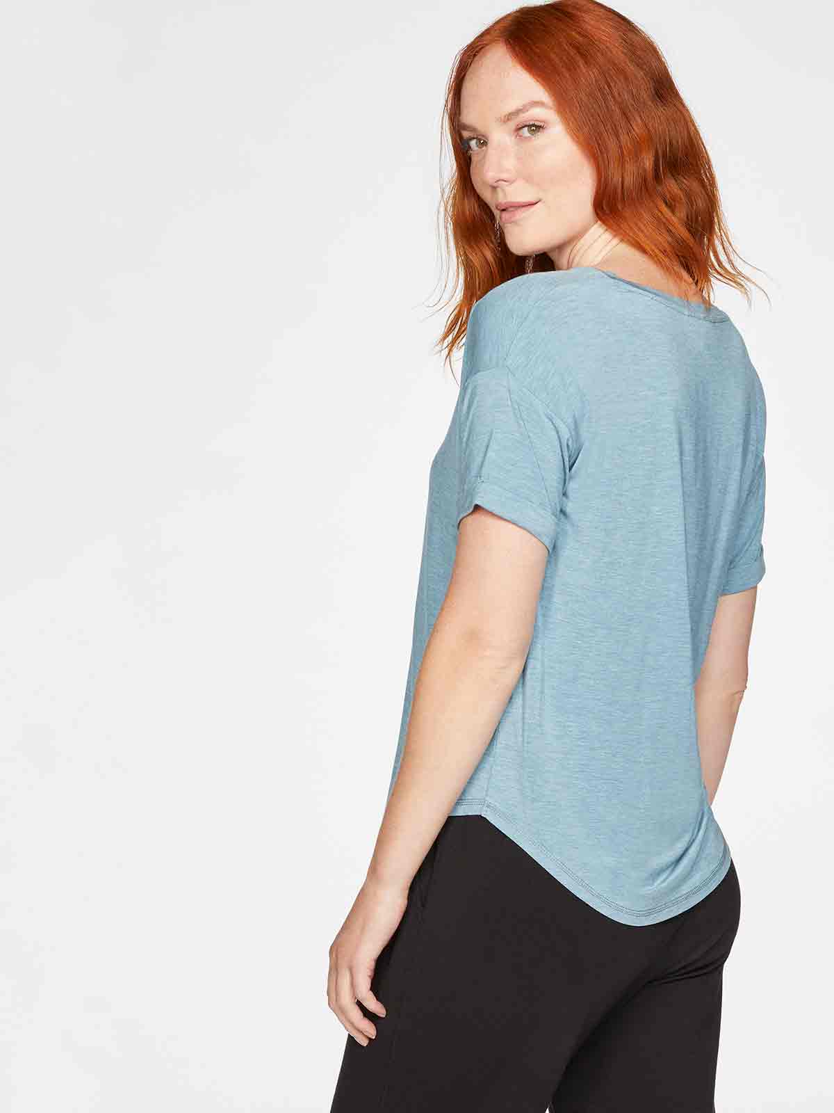 REA! Äggskalsgrön silkesmjuk T-shirt från Thought - 3