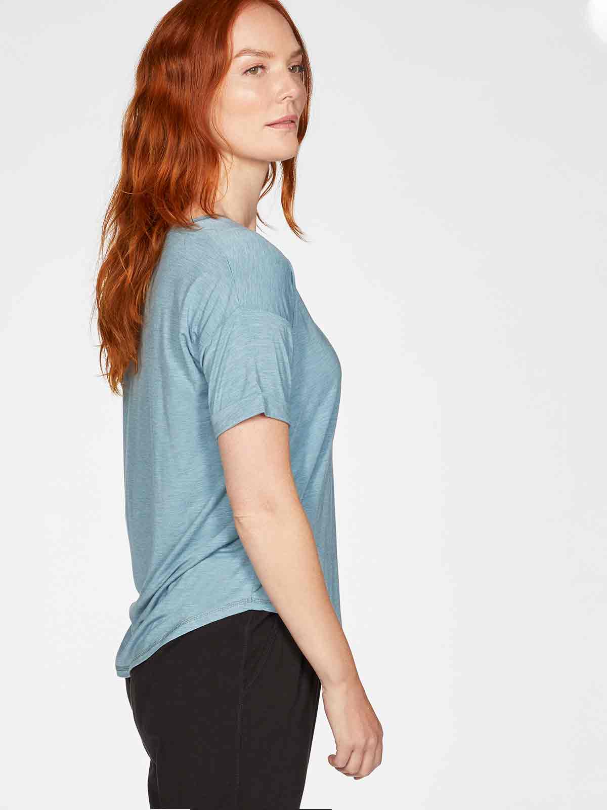 REA! Äggskalsgrön silkesmjuk T-shirt från Thought - 4