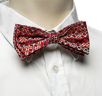 Silk bow tie, pre-tied