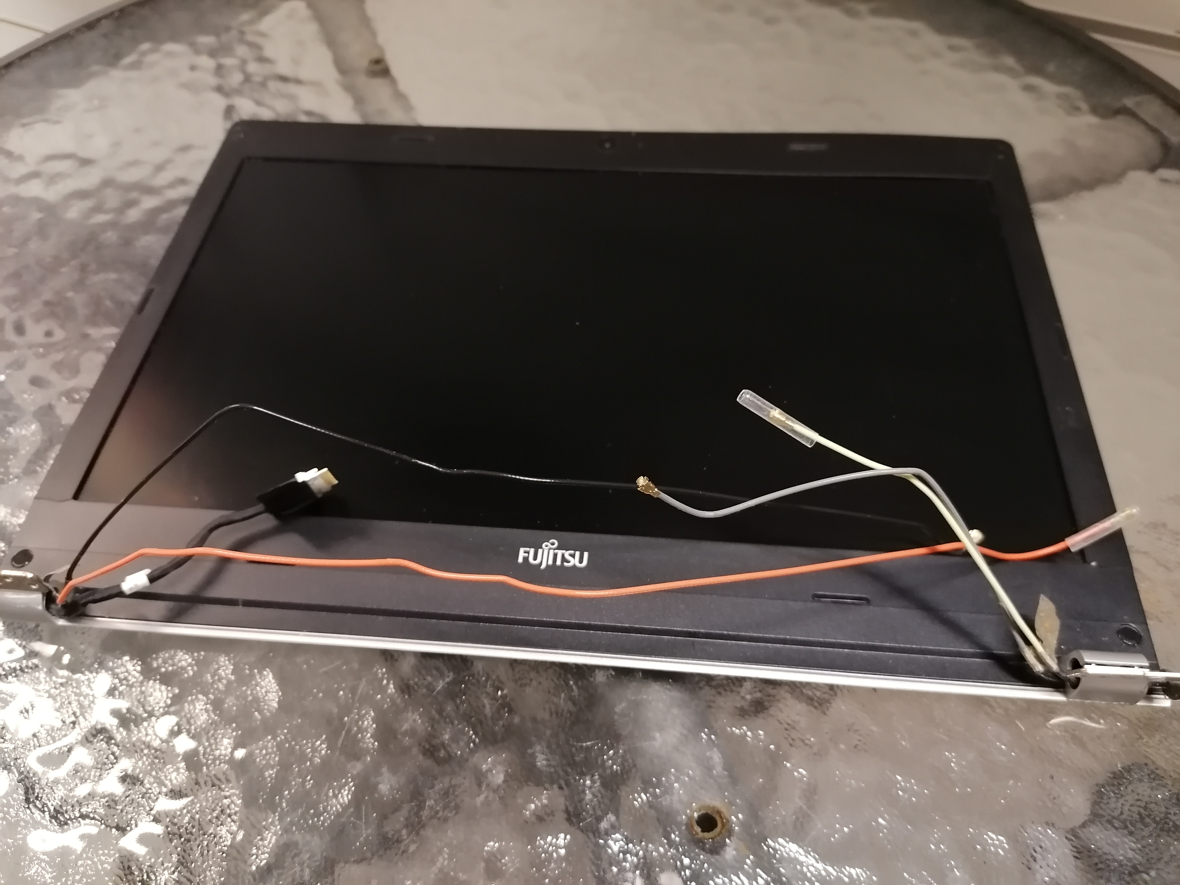 Orignal LCD skärm till Fujitsu UH552 13,3 , Komplett med kablar och back Cover (Använt)