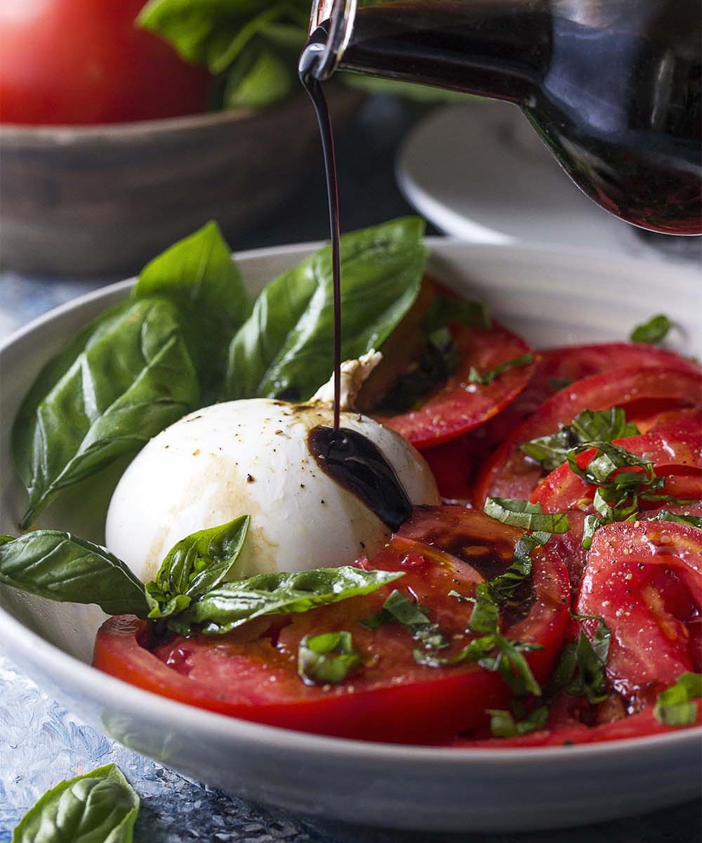 vinegar and balsamic vinegar