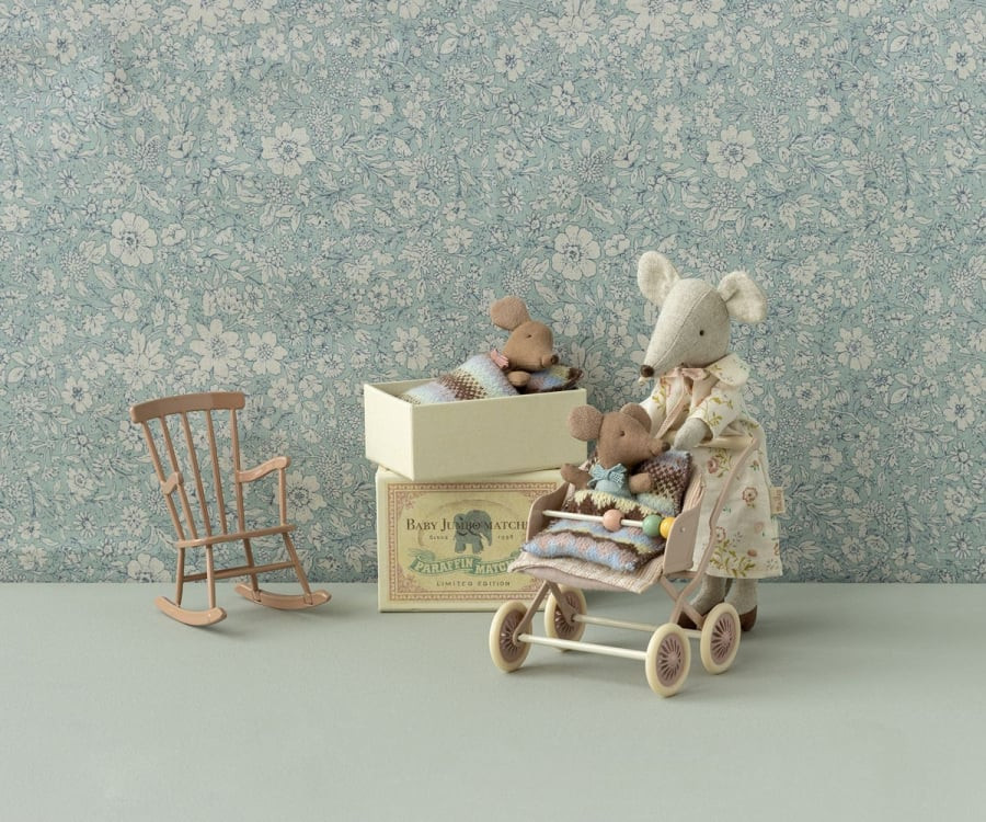Maileg - Sleepy/wakey babymus i tändsticksask, Rose rutig - 8