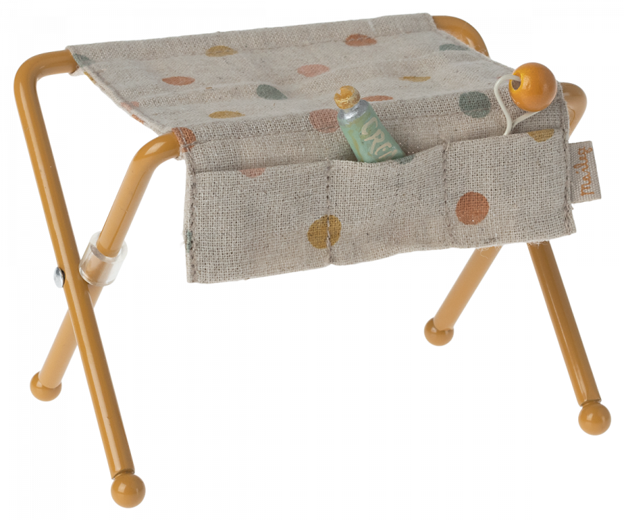 Maileg - Nursery table, Baby mouse - Ocher - 2