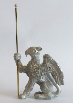 Griffon i vitmetall