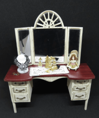 Makeup table - kit from Melissas miniatures