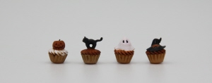 4 unpainted halloween cupcakes - kit from Art of Mini