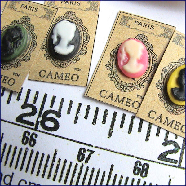 Kaméer på display  6st -  från Valerie Claire Miniatures