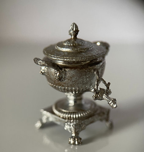 Samovar- omålad i metall från Alison Davies