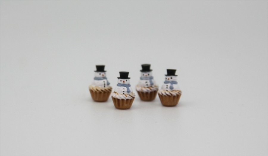 Unpainted resin snowmen cupcakes - from Art of Mini