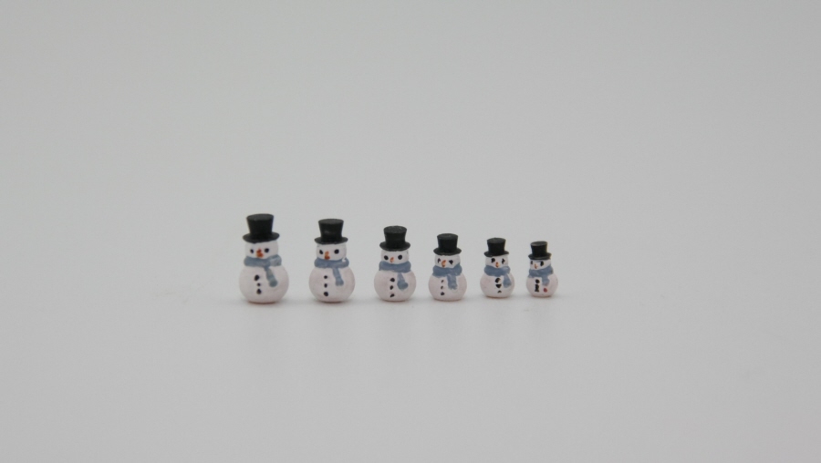 Unpainted resin snowmen dekoration - from Art of Mini