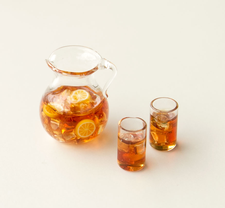 Pitcher with 2 glasses