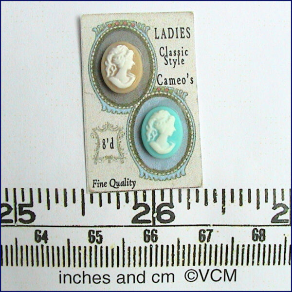 Kaméer på display -  från Valerie Claire Miniatures