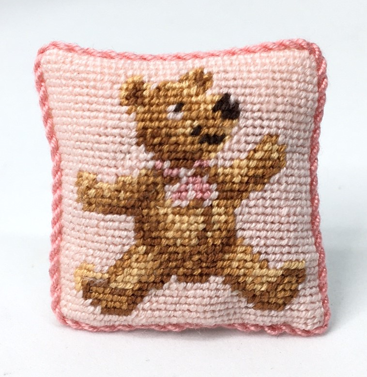 Broderikit kudde: Nalle, rosa. 3x3 cm