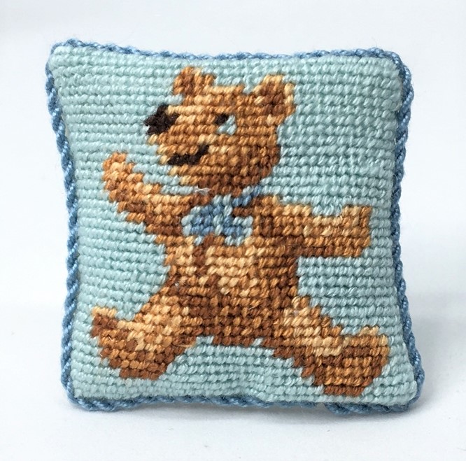 Broderikit kudde: Nalle, blå. 3x3 cm