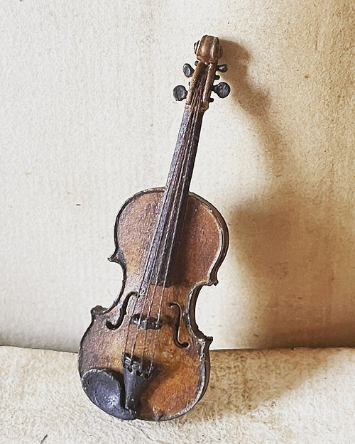 Violin med stråke - omålat i metall - från Alison Davies - 2